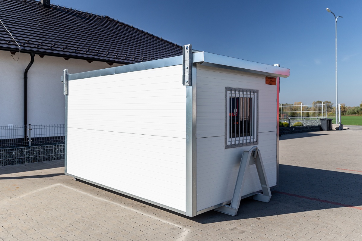 Buňka TYP 7 - MOBILNÍ BUŇKA - pozinkovaná ocelová mříž v okně